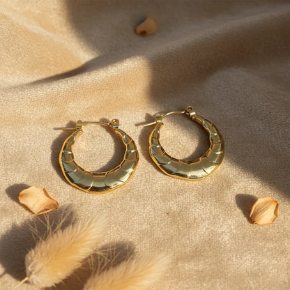  Anti-tarnish Gold Bali with a beautiful patterned design that adds a stylish touch to your everyday look. 