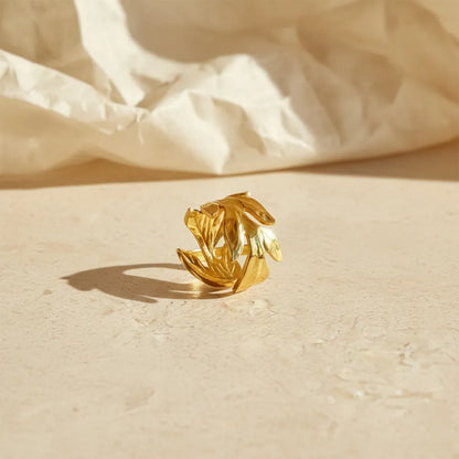 This golden swirl ring features a unique twisted design with Adjustable pattern.
