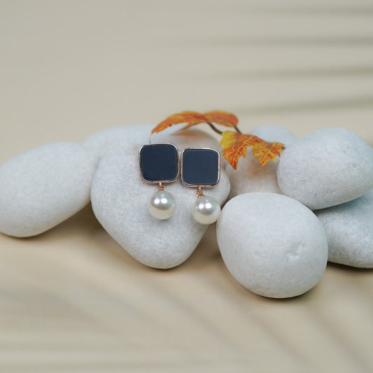 Black Pearl Drops Image 1