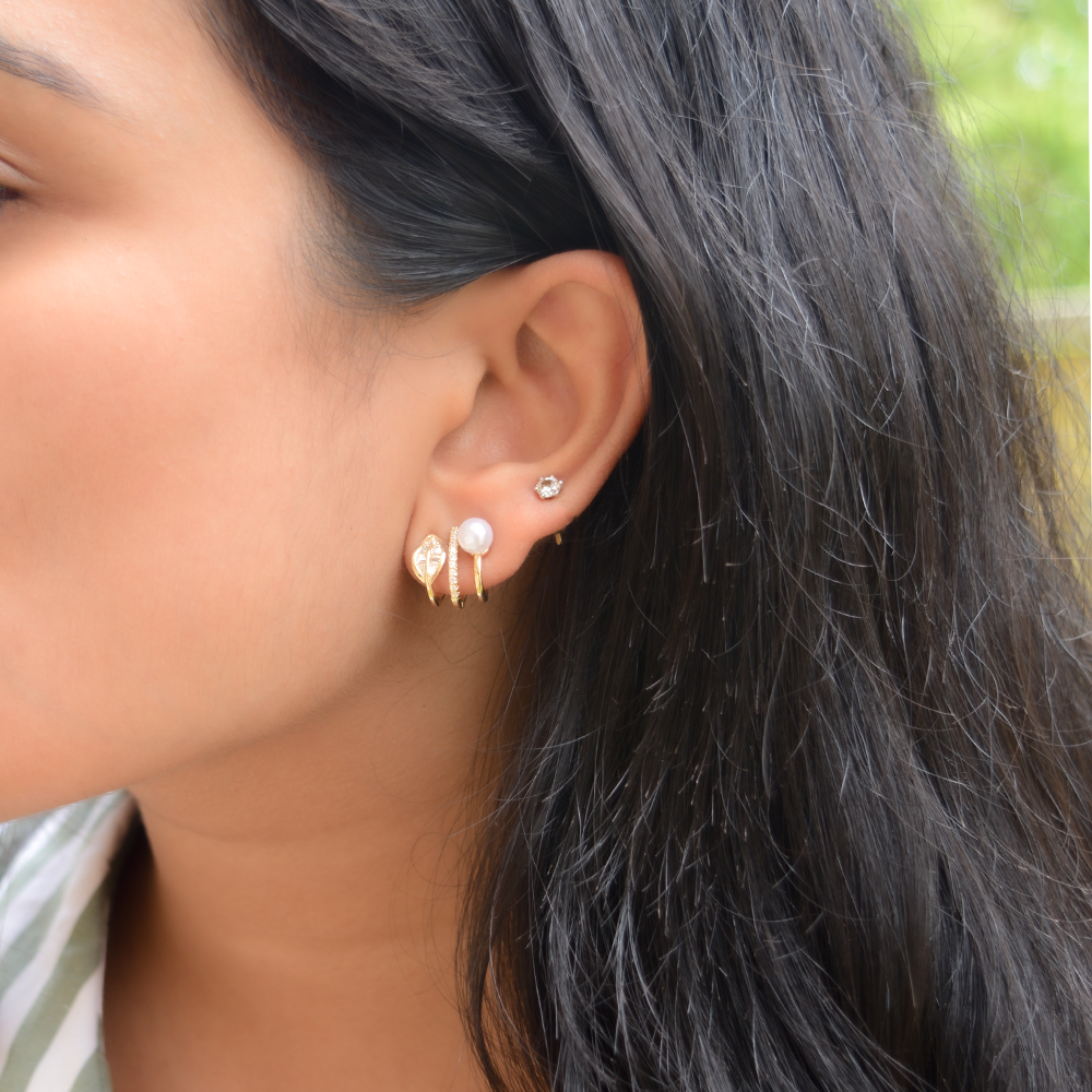 Gold Pearl Studs Image 3
