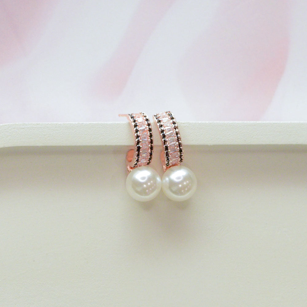 Luxe Pearl Earrings Image 2