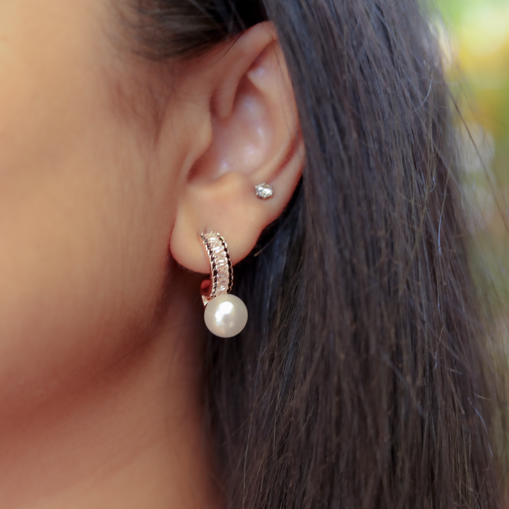 Luxe Pearl Earrings Image 3