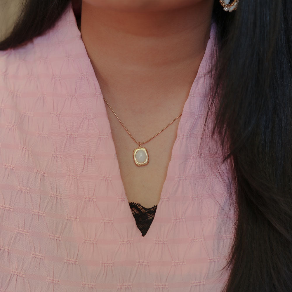 Luxe Moonstone Pendant Image 3