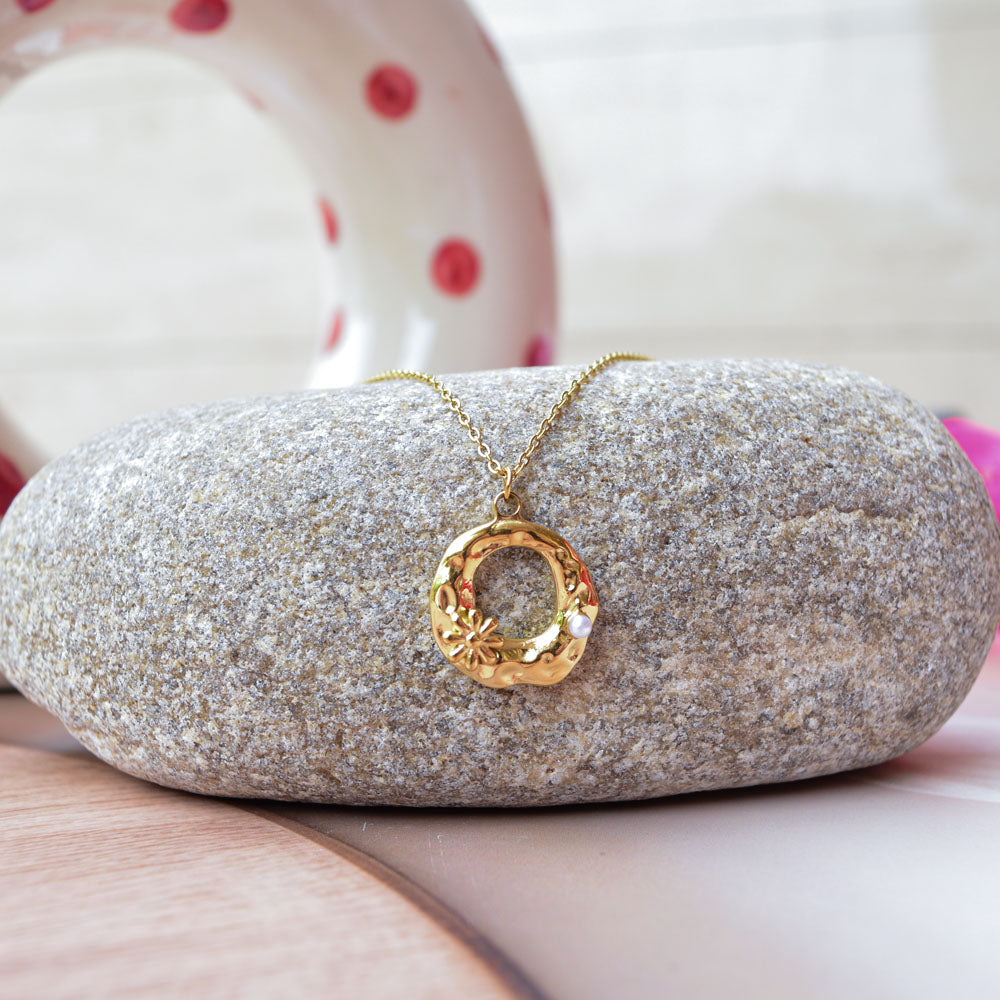 Textured Round Gold Pendant Image 2