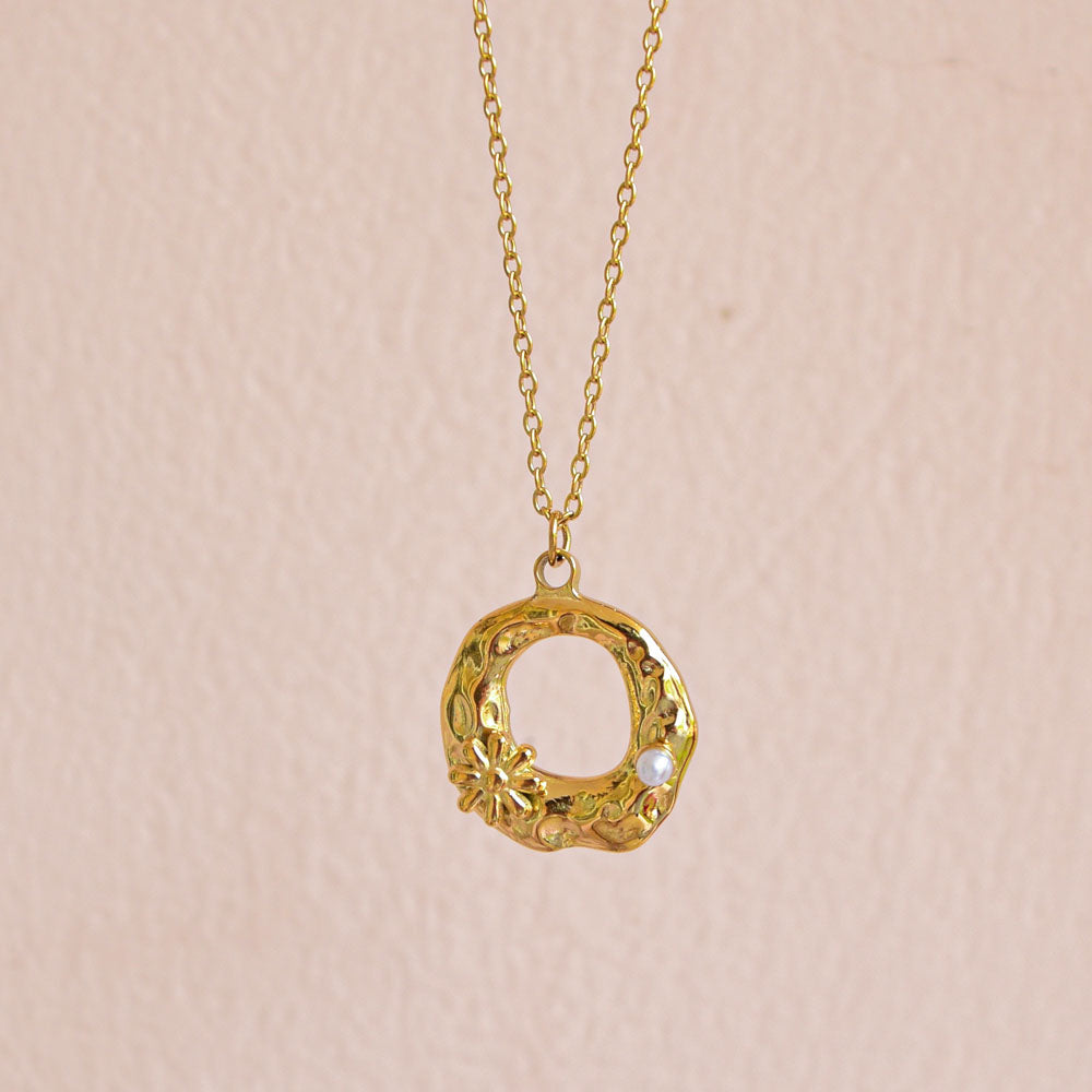 Textured Round Gold Pendant Image 4