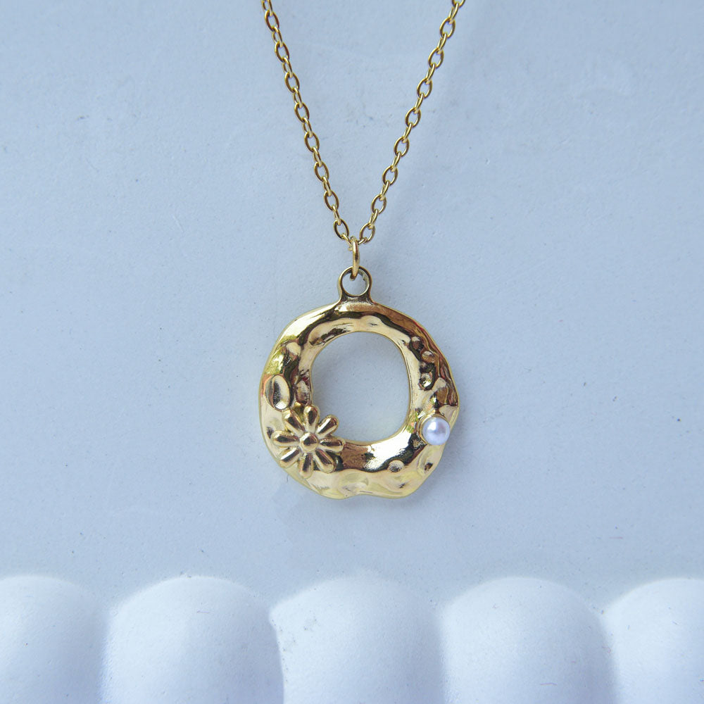 Textured Round Gold Pendant Image 1