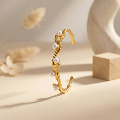 Waterproof anti tarnish pearl bracelet with warm sunlight shadow styling