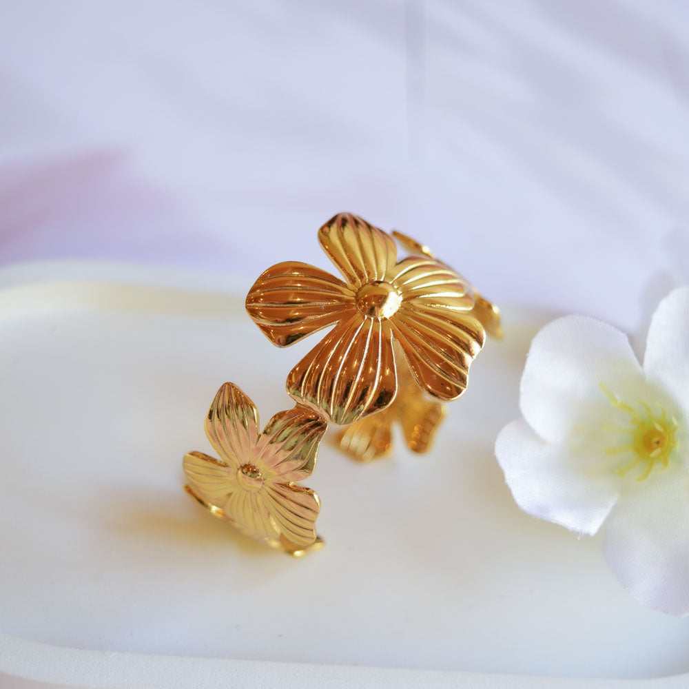 Flower Bracelet Image 1