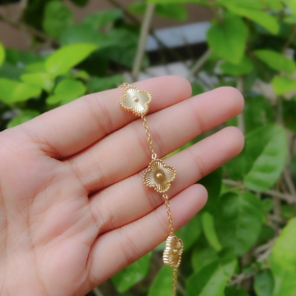 Gold Clover Bracelet Image 3