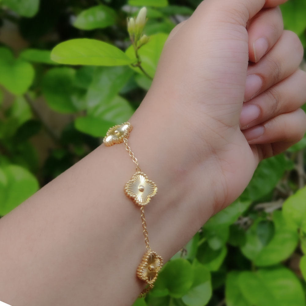 Gold Clover Bracelet Image 1