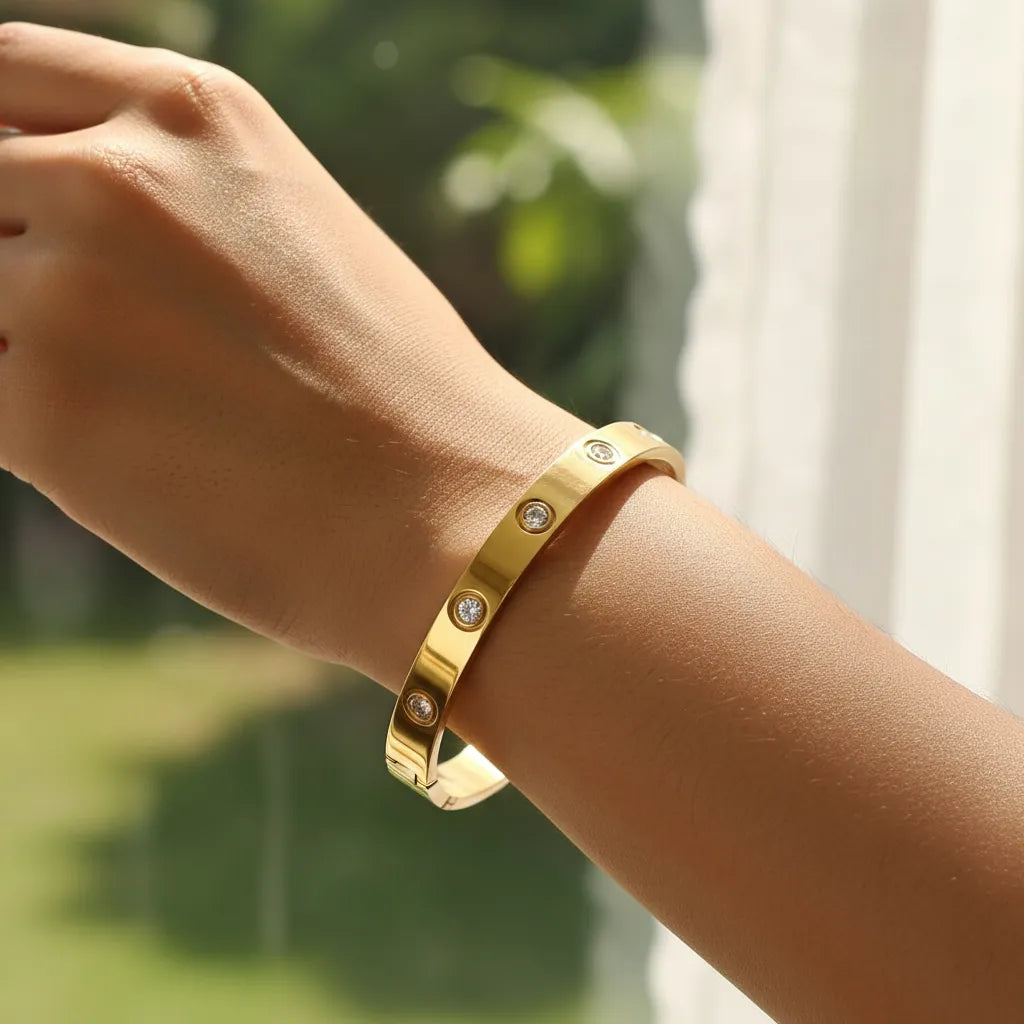Elegant statement anti-tarnish Golden Cartier-style Bracelet